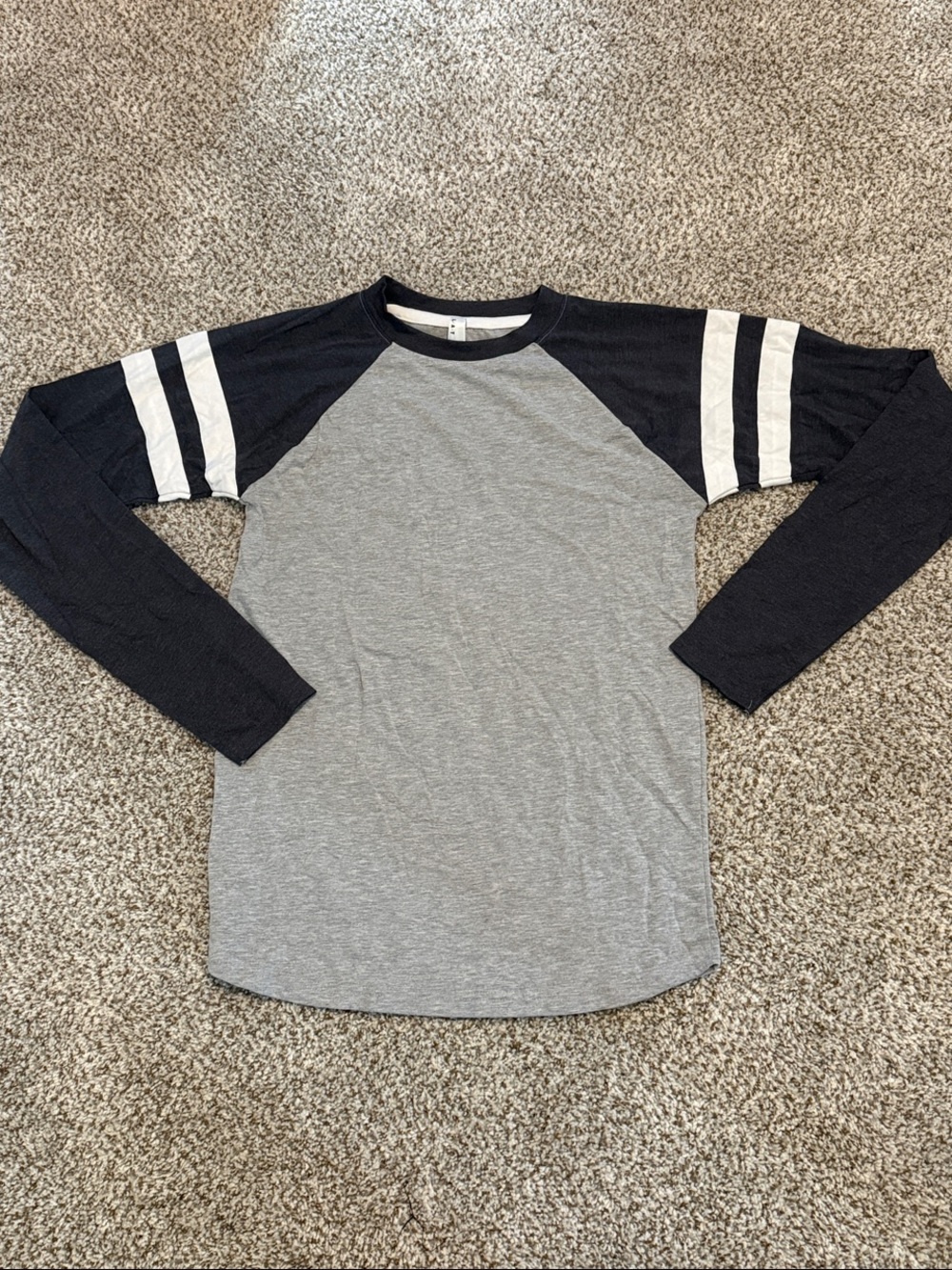Unisex adult Gray & Black Long-Sleeve Top